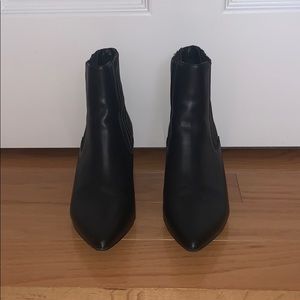 BARELY WORN Steve Madden Pointed-Toe Booties